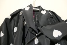 画像2: VIVIANO Heart Pattern Ribbon Collar Top (2)